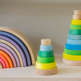 Holzspielzeug von Grimm's in Neonfarben