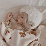 Main Sauvage Schmusetuch aus Baby-Alpakawolle_Hase-sandfarben_mit Kind03