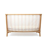 Seitenansicht von gerade geschnürtem Babybett KIMI von Charlie Crane in Bois de Rose Farbton