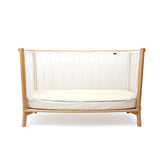 Seitenansicht von offenem Babybett KIMI von Charlie Crane in Bois de Rose Farbton
