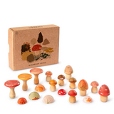 Mushroom Growe 18 handbemalte Holzpilze von Grapat vor dekorativer Papp-Box