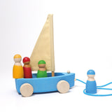 Großer Strandsegler von Grimm's mit 4 Regenbogenfreunden in Seitenansicht