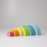 Kleiner Regenbogen Pastell von Grimm's in Seitenansicht aufgefächert