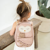 little-who-rucksack-kinder-kita-vegan-grosse-eule-isolde-mit-Kind
