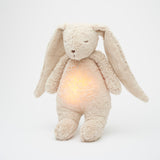 Moonie Einschlafhilfe und Kuscheltier-Hase im Farbton Organic Sand