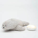 Moonie Einschlafhilfe Robbe im Farbton Organic Grau mit Licht-/Soundmodul