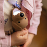 Kind hält Hunde Taschenlampe von Rabbit & Friends