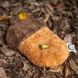 Senger Naturwelt Wärmekissen Eichel mit Kirschkernen auf dem Waldboden