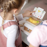 Kind mit Waage fresh von small foot