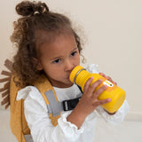 Edelstahl-Trinkflasche "Mr. Lion" für Kinder von Trixie_350 ml_Trinkflasche Mr. Lion mit Kind
