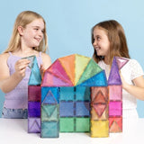 Kinder am Spielen mit Glitter Castle Pack von Connetix