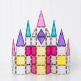 Connetix Schloss gebaut aus Glitzer-Magnetbausteinen vom Glitter Unicorn Pack