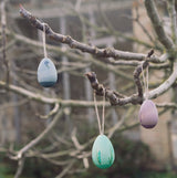 Grapat Osterdekoration Aurora Eggs an Zweigen hängend