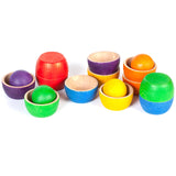 Grapat 6 Holzkugeln und 12 Schälchen in Regenbogenfarben teils aufeinandergestellt