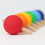 6 Regenbogen Kreisel von Grimm's hintereinander gelegt