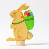 Steckfigur Hase mit Korb von Grimm's in Seitenansicht