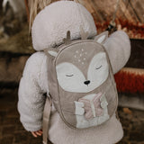 Kind mit Little Who Kinderrucksack "Reh Alvy"