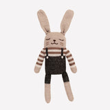 Hase aus Alpakawolle mit schwarzem Strampler