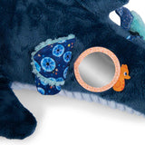 Nahaufnahme von Spiegel von Activity Toy großer Hai von Moulin Roty