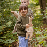 Kinder mit Gänsen von Senger Naturwelt im Farbton Leinen im Wald
