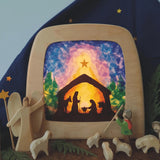 Selbst gestaltete Weihnachtskrippen-Silhouette aus dem Toverlux DIY-Set in der beleuchteten Toverlux Lampe