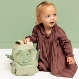 Kind mit Kleinem Kinderrucksack Mr. Dragon von Trixie